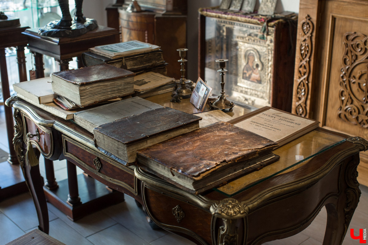 Гид Денис Лапин изучил летописи и старинные изображения и пришел к выводу: под Успенским собором во Владимире хранятся сокровища