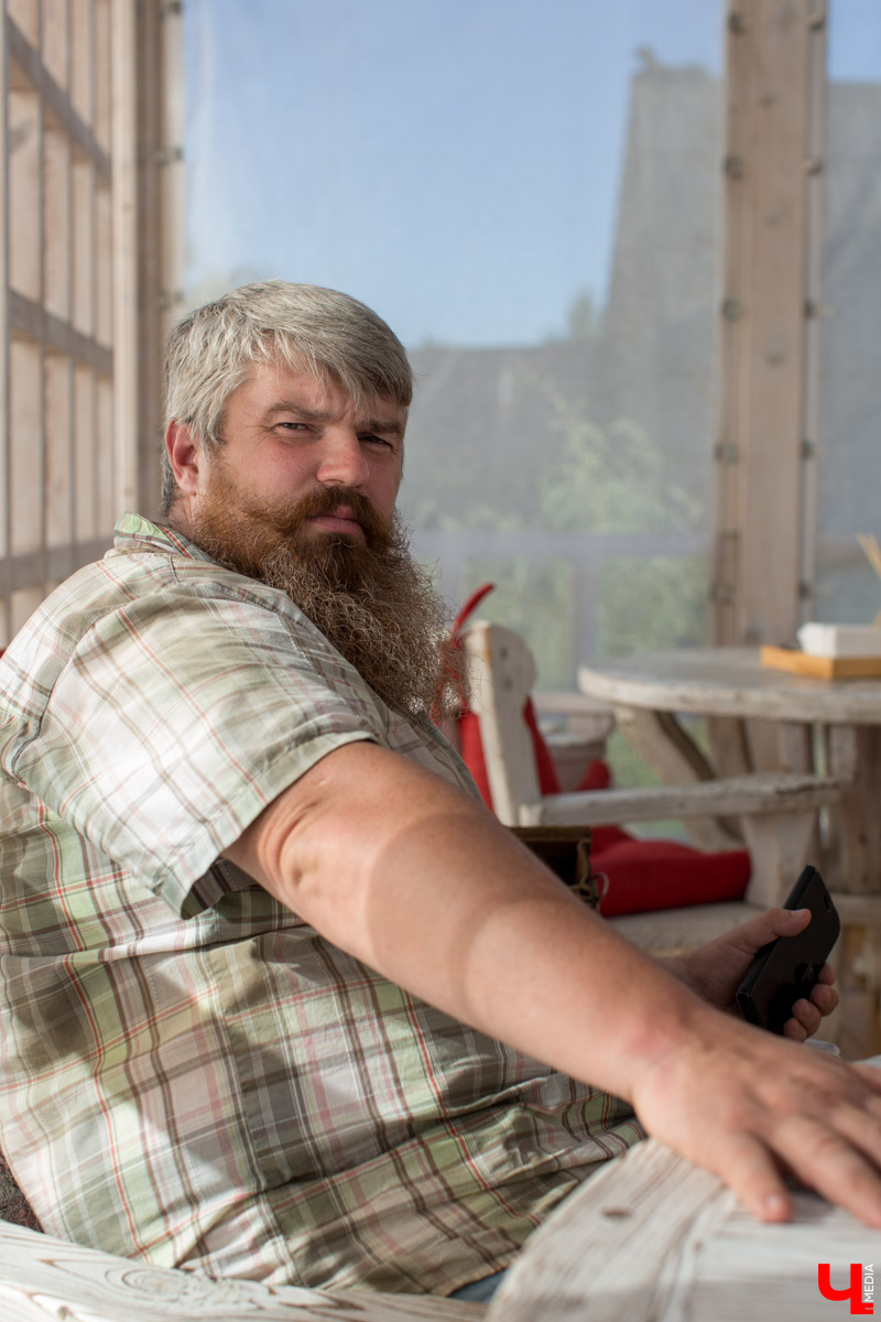 Гид Денис Лапин провел необычную экскурсию по Суздалю. Он показал журналисту Ключ-Медиа загадочные провалы, тайные подземелья и древние вещи, найденные местными жителями