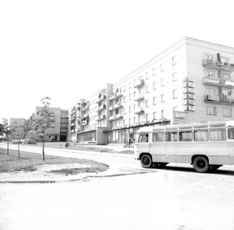 магазин «Мелодия» и магазин Овощи-фрукты