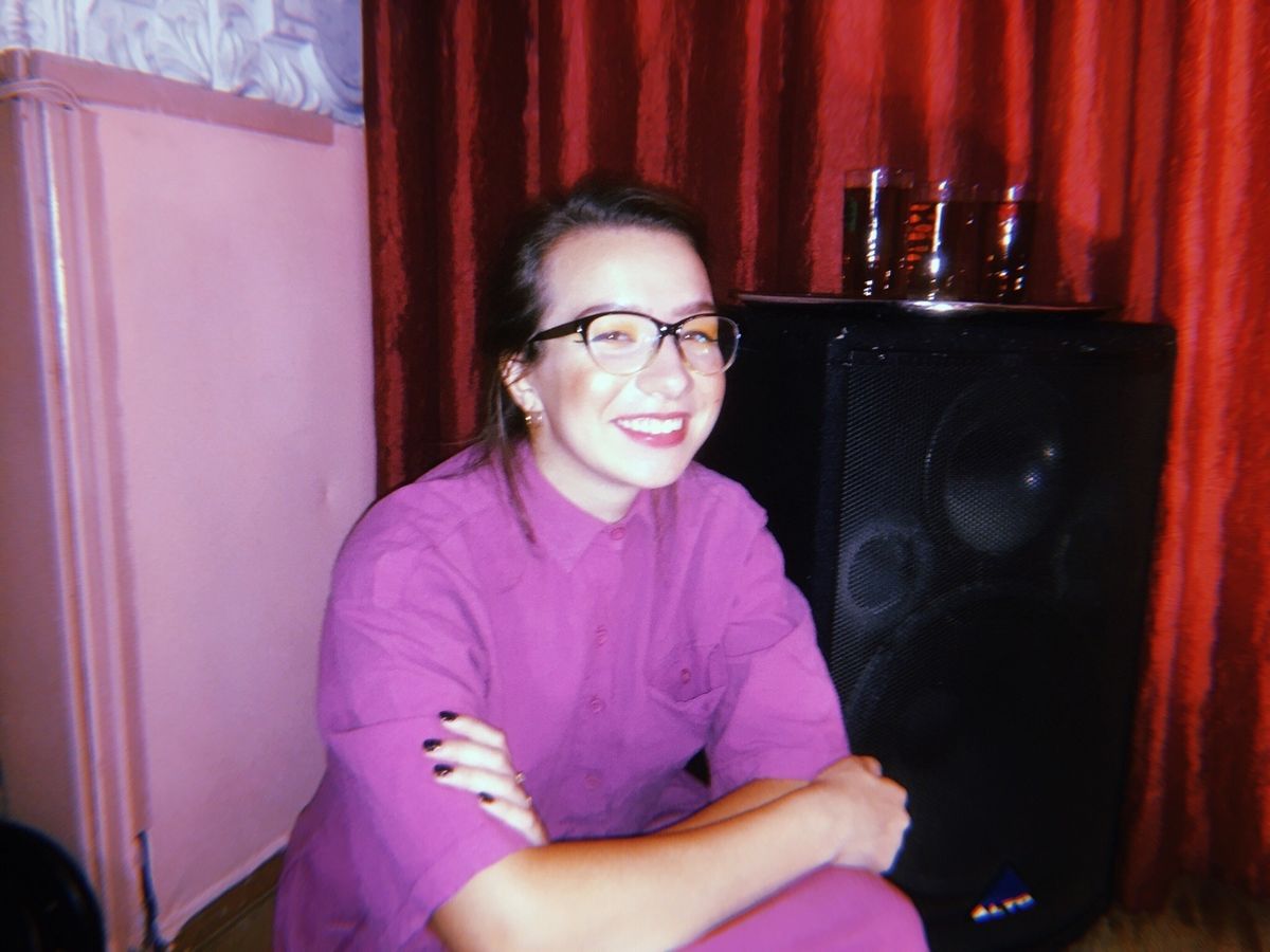 Группа “Море” сняла новый клип в “советском стиле”. 9-минутный ролик рассказывает историю о непредсказуемой женской природе. В съемках приняли участие порядка 40 человек