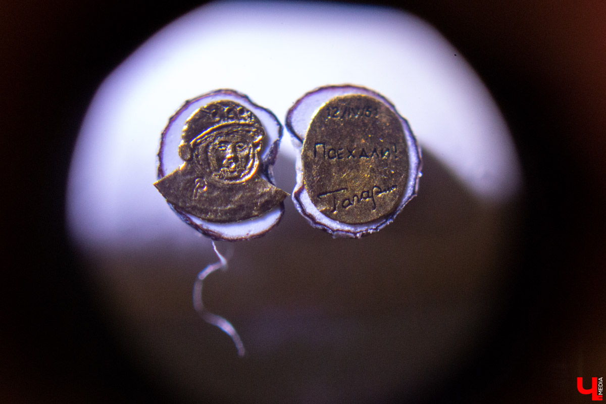 До 18 августа во Владимире можно увидеть подкованную блоху и другие микроминиатюры русского мастера Владимира Анискина. Корреспондент “Ключ-Медиа” побывал на выставке и сделал фоторепортаж