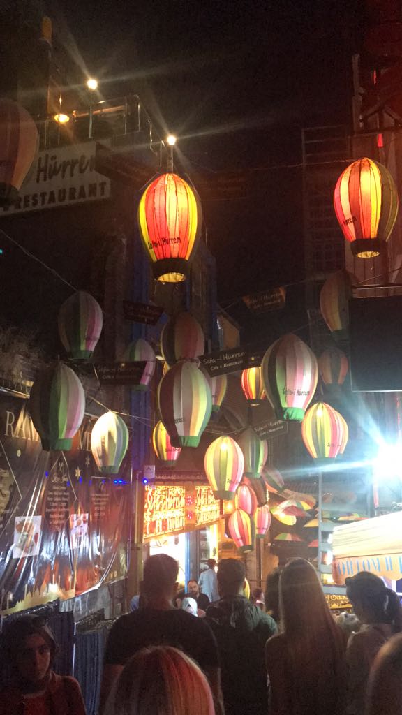 Влада Пайзулаева из Владимира оригинально отметила свой юбилей. Она с шестью подругами отправилась в Грузию, а оттуда в Турцию. Как отрывались девушки - именинница рассказала в интервью