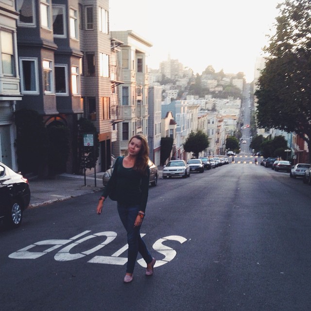 Анастасия Ковальская несколько лет подряд уезжает летом работать в Америку. Корреспондент “Ключ-Медиа” поговорила с девушкой о жизни за океаном, кредитах, работе и американской мечте