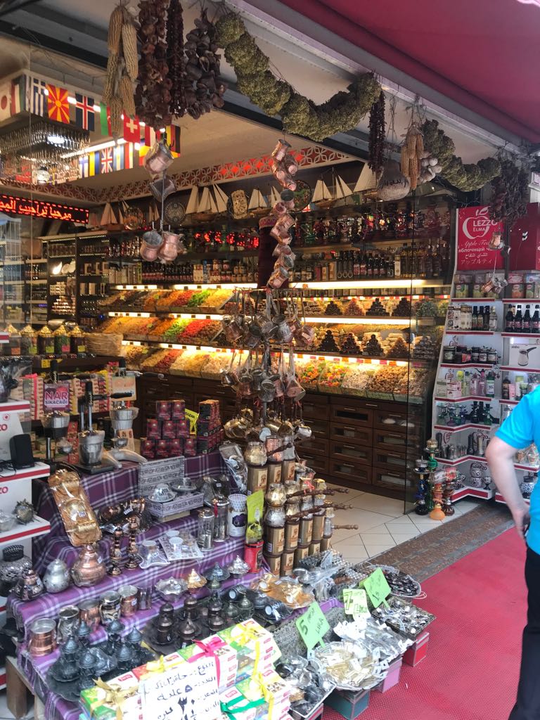 Влада Пайзулаева из Владимира оригинально отметила свой юбилей. Она с шестью подругами отправилась в Грузию, а оттуда в Турцию. Как отрывались девушки - именинница рассказала в интервью