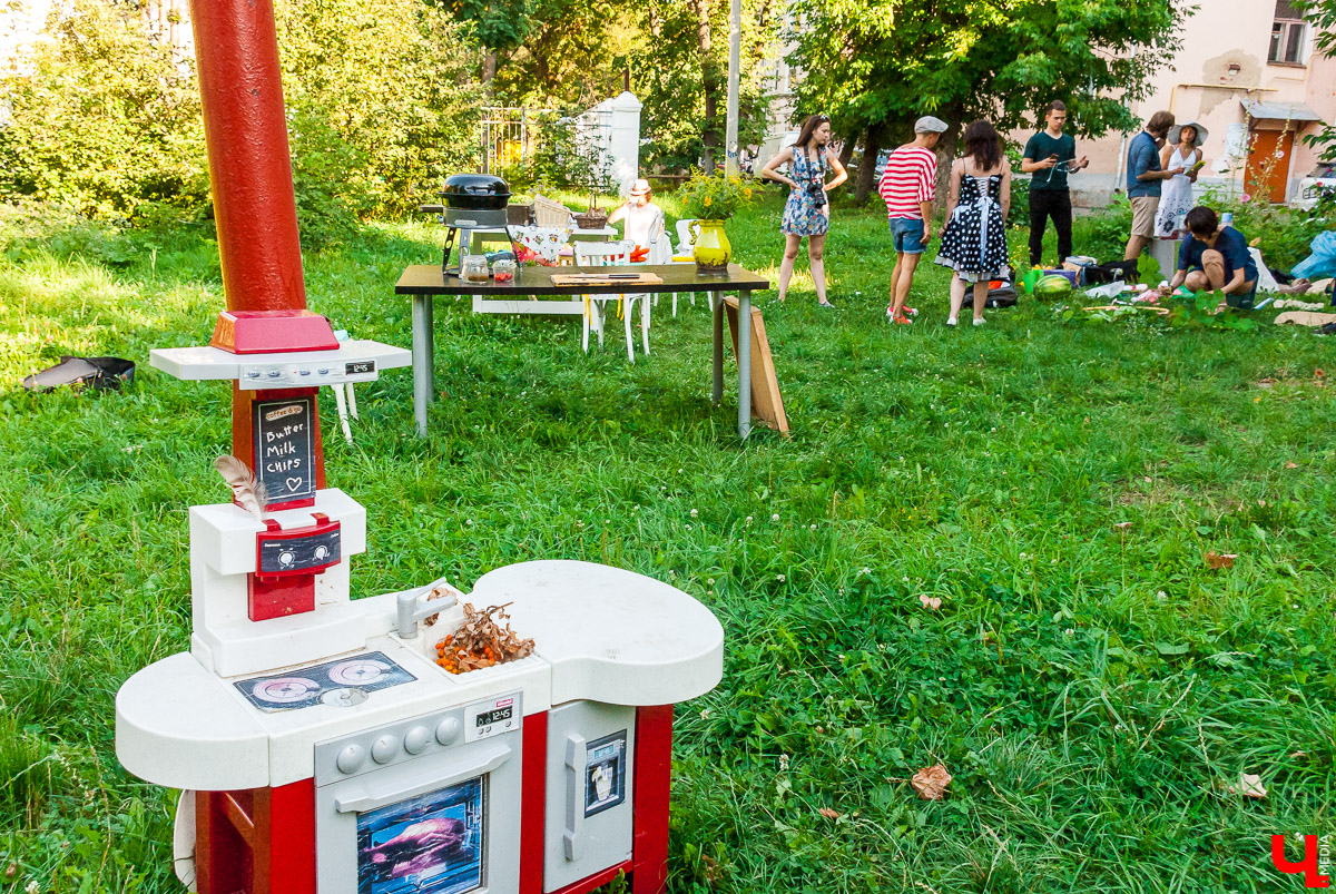 2 августа во дворе на улице Горького прошел добрососедский пикник. До самого начала оставалось загадкой, придут ли люди, захотят ли знакомиться с соседями