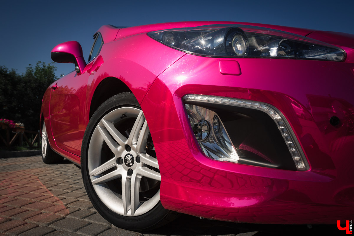 Розовый кабриолет Пежо Маргариты Скарлетт