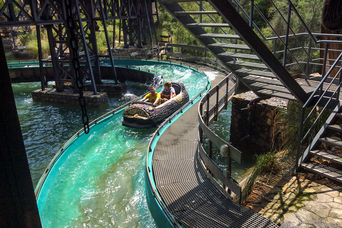 Владимирец Никита Димитрюк побывал в Испании и три дня провел в парке развлечений “Порт Авентура”. Он составил свой рейтинг самых захватывающих аттракционов
