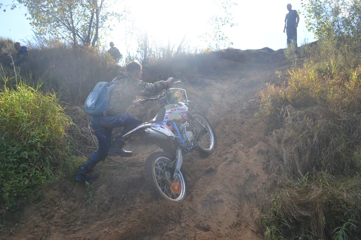16 сентября состоялись “Мстёрские тропы 2018”. Мотоциклисты соревновались в ориентировании на бездорожье. Приехало 100 участников