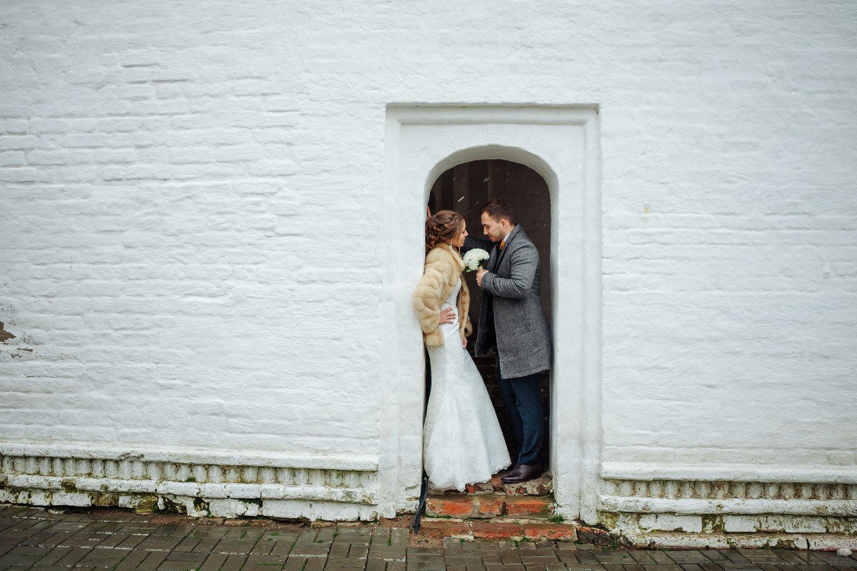 Владимирцы Наталья и Максим Рыжовы поделились с журналистом “Ключ-Медиа” своей историей любви. Максим сделал предложение любимой на 65-м этаже Москва-Сити, а со свадьбы молодожены сразу улетели на другой континент