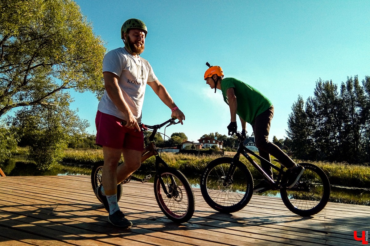 15 и 16 сентября в Суздале прошел фестиваль автомобильного тюнинга Tuning Car Awards. На него съехалось больше 100 машин со всей России