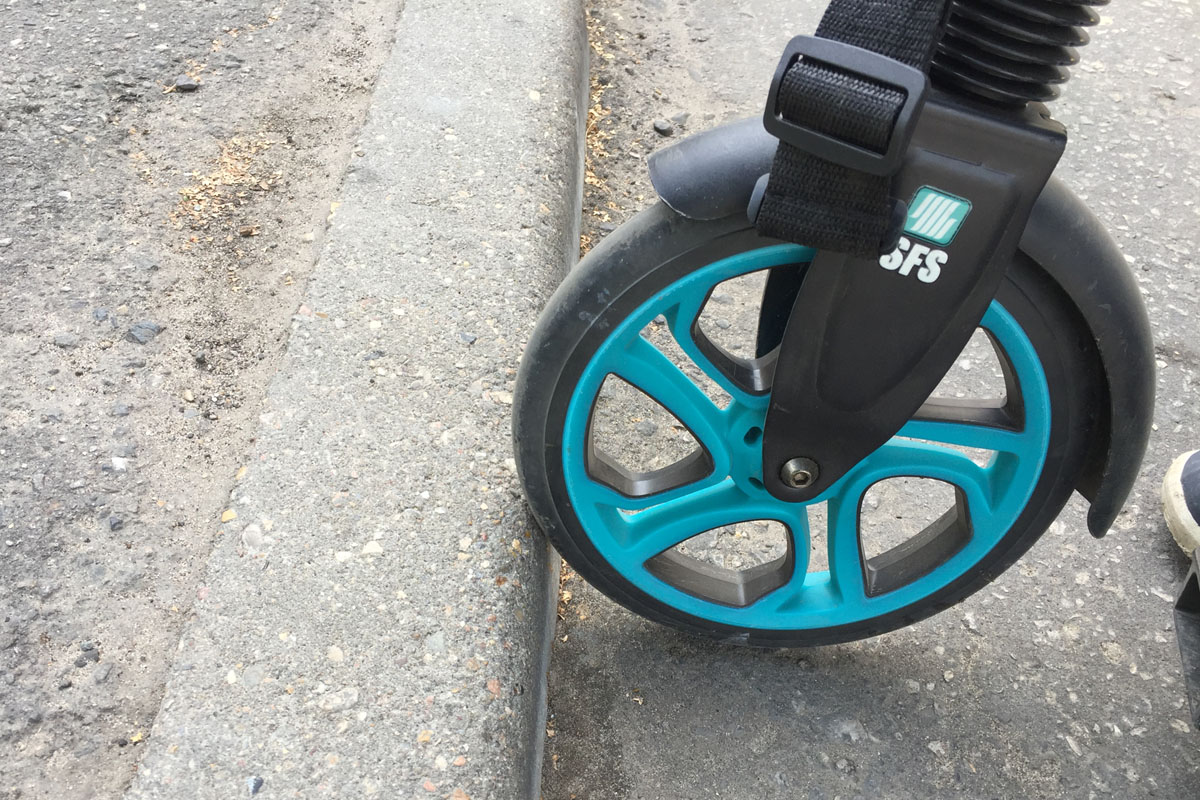 Тестируем самокат в городских условиях