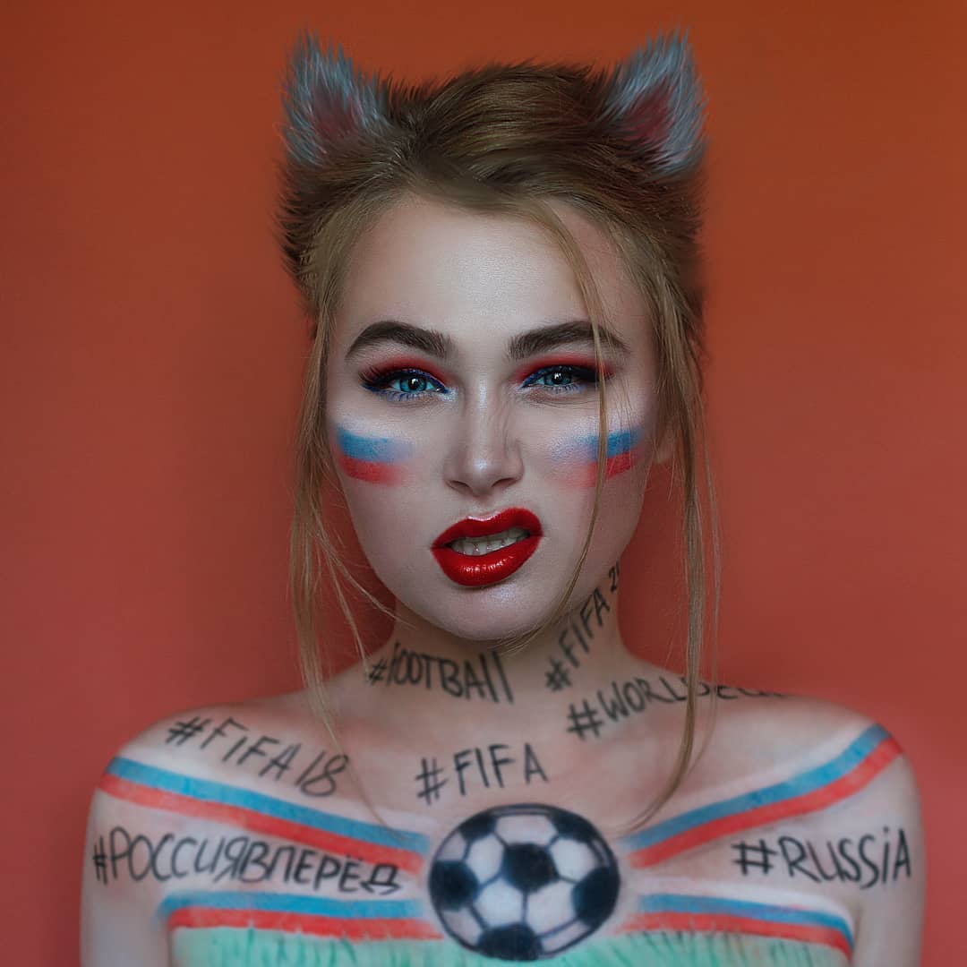 Популярная в «Инстаграм» косплеерша рассказала журналисту «Ключ-Медиа» о том, как создаются яркие фэнтезийные образы, сколько это отнимает времени и денег и приносит ли её аккаунт прибыль