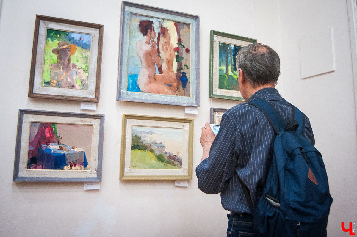 2 августа художник Вячеслав Короленков впервые представил свои работы во владимирском центре ИЗО. В экспозицию вошли пейзажи, натюрморты и чувственные портреты обнаженных красавиц