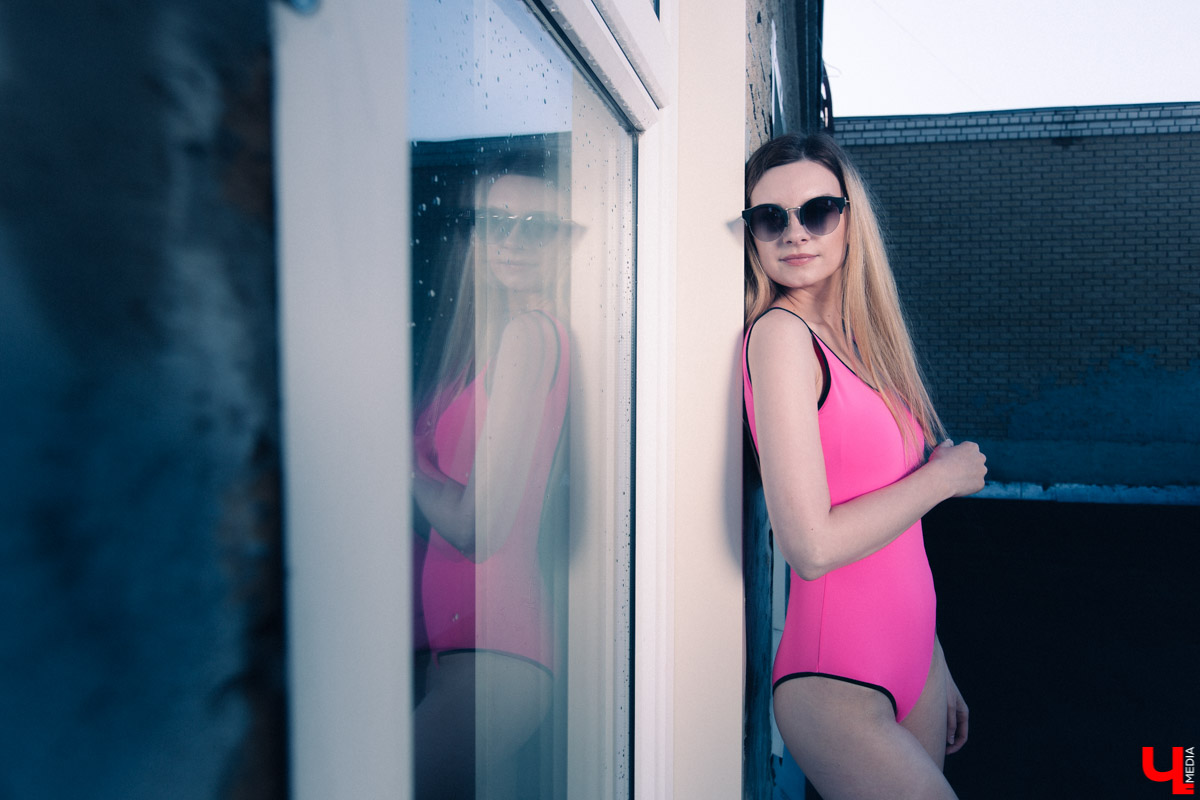 «Разгоняем лето»: Ольга Завражнова - девушка, что любит загорать на крыше