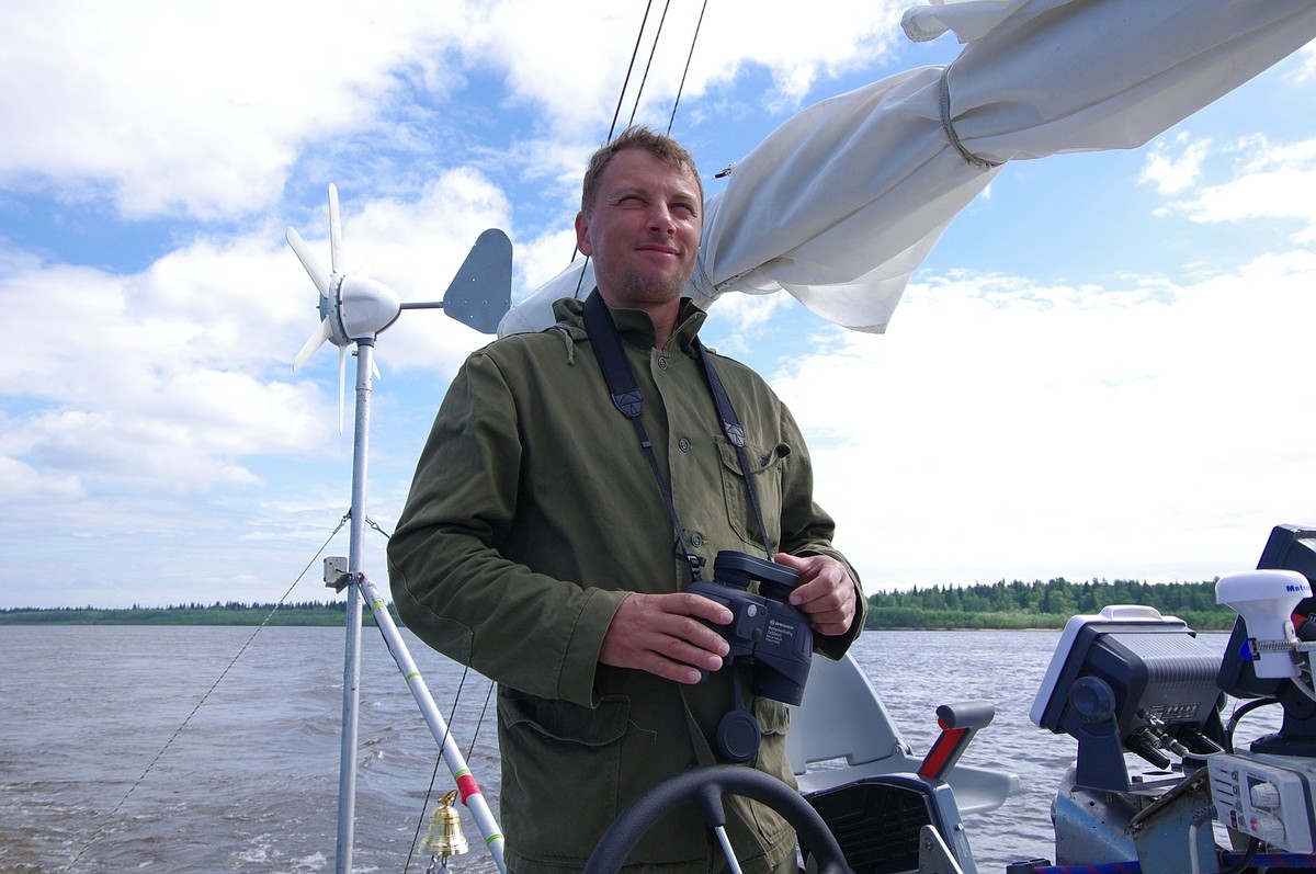 Капитан тримарана “Пола” Дмитрий Козлов, совершивший путешествие из Баренцева в Белое море, рассказал о том, страшно ли двое суток идти в шторм, стоит ли бояться медведей и какая рыба клюет в северном океане