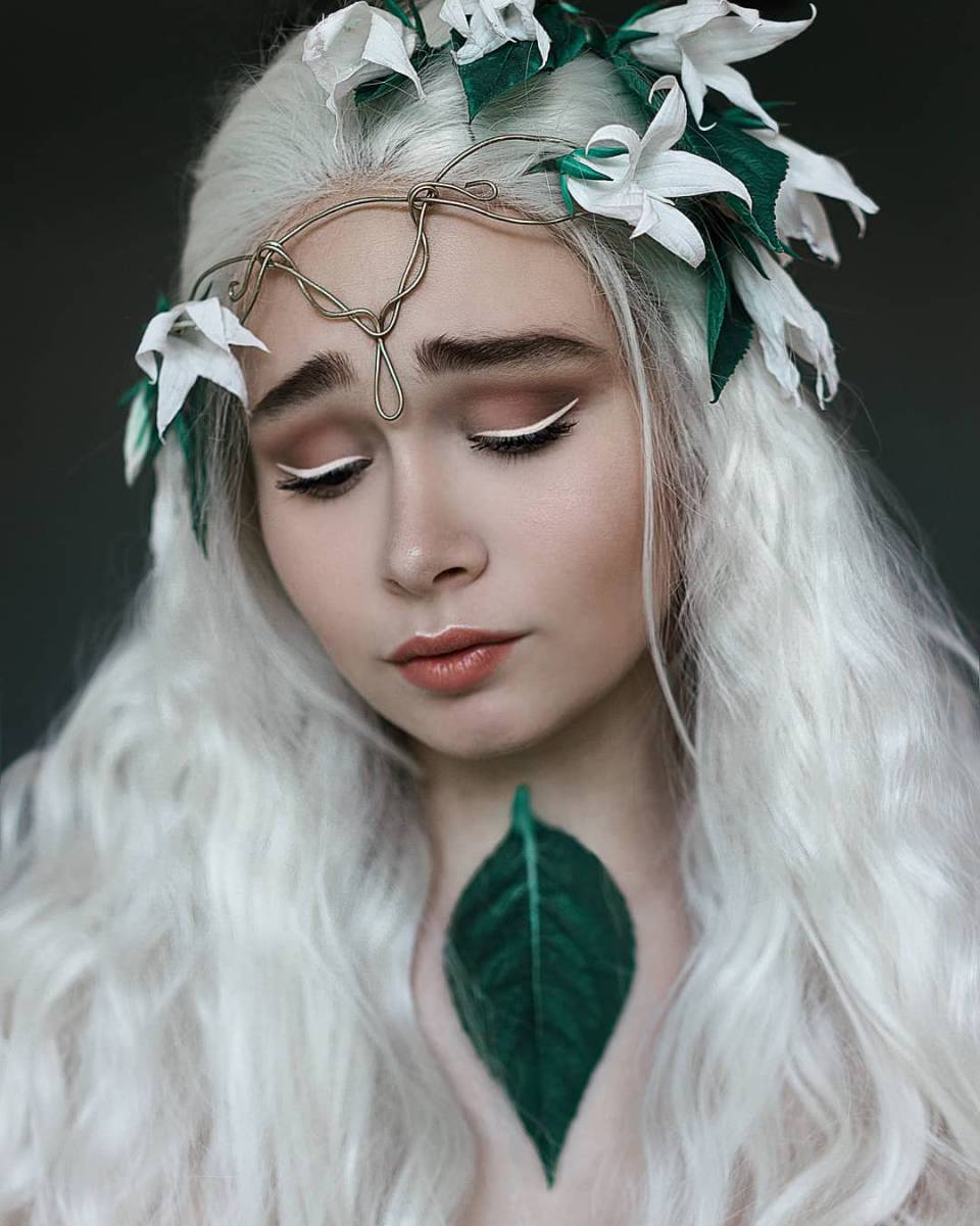 Популярная в «Инстаграм» косплеерша рассказала журналисту «Ключ-Медиа» о том, как создаются яркие фэнтезийные образы, сколько это отнимает времени и денег и приносит ли её аккаунт прибыль