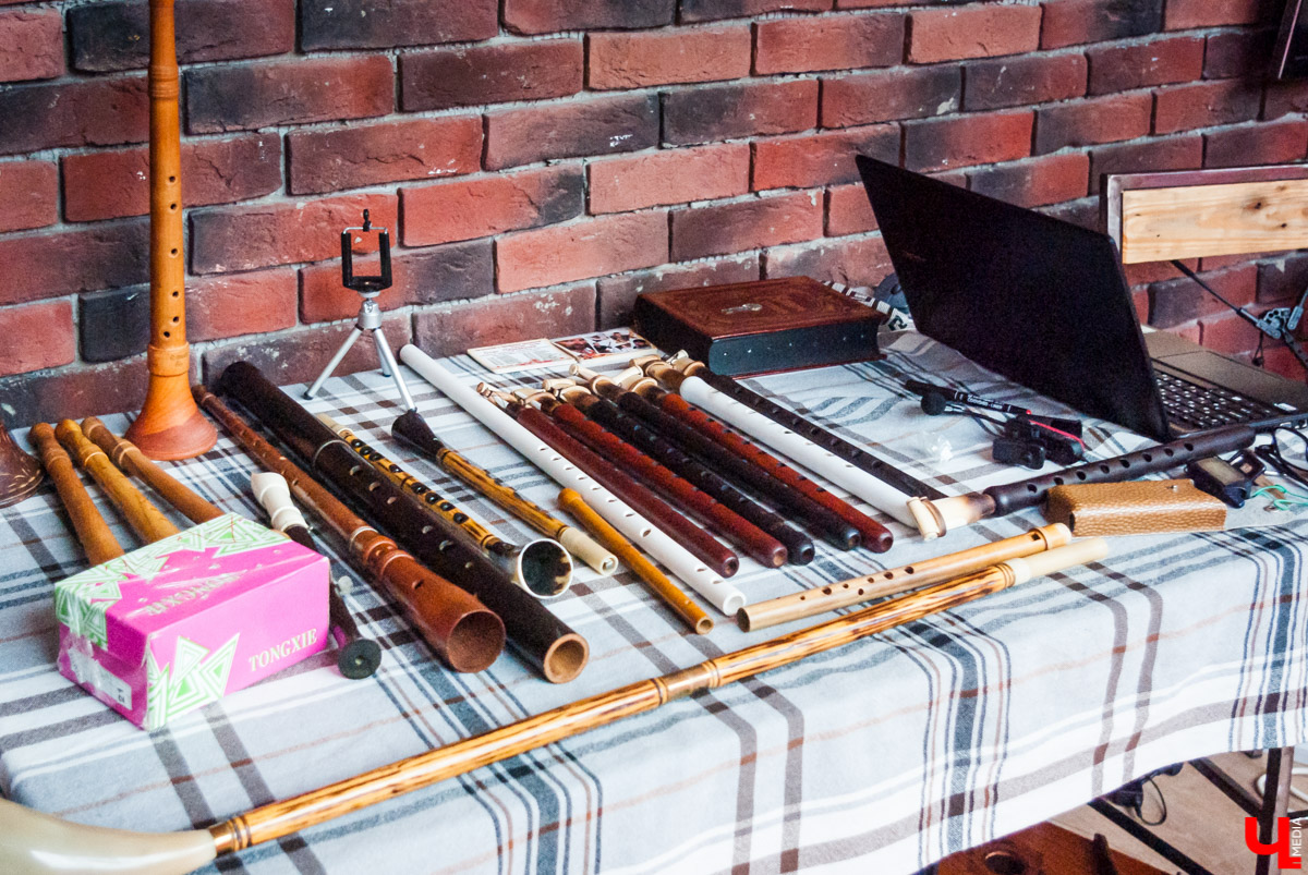 Как звучат уникальные дудки Олега Переверзева