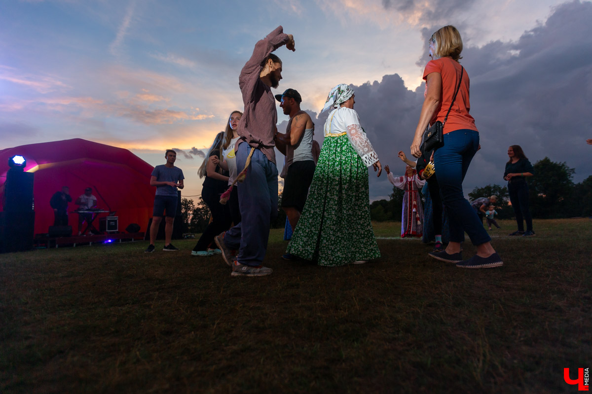 4 и 5 августа в Загородном парке на берегу озера Глубокое прошел фестиваль Спорта и здорового образа жизни. Он собрал больше 500 участников из разных городов