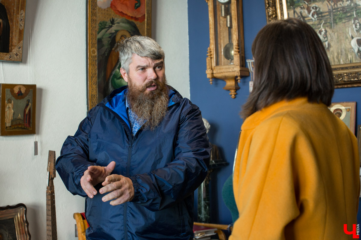 Гид Денис Лапин изучил летописи и старинные изображения и пришел к выводу: под Успенским собором во Владимире хранятся сокровища