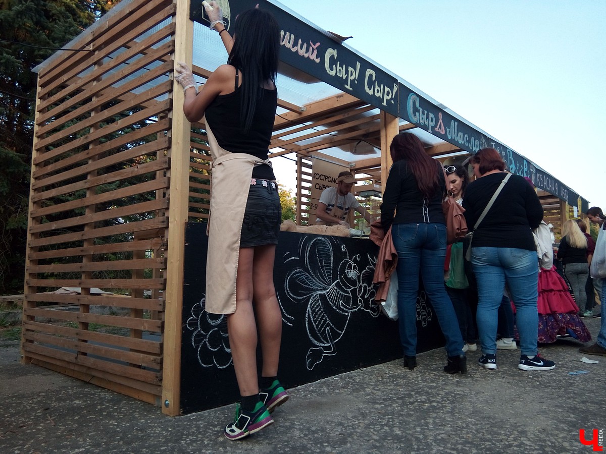 7-8 сентября в Суздале прошел третий фестиваль «Медовуха Fest». В 2018 году медовары привезли ставленый мед, сбитень, безалкогольную медовуху и травяные настои