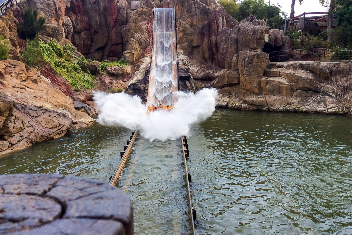 Владимирец Никита Димитрюк побывал в Испании и три дня провел в парке развлечений “Порт Авентура”. Он составил свой рейтинг самых захватывающих аттракционов