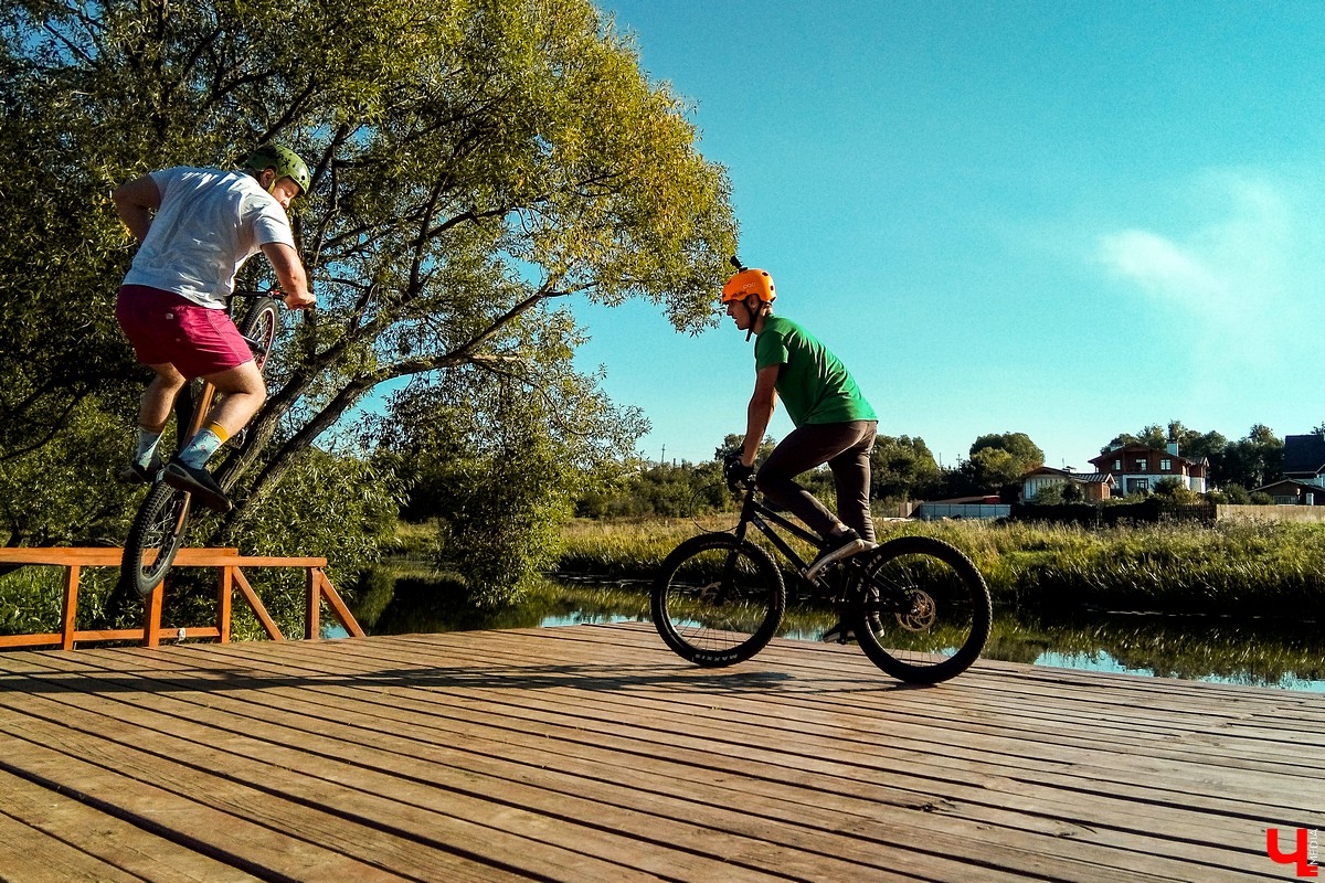 15 и 16 сентября в Суздале прошел фестиваль автомобильного тюнинга Tuning Car Awards. На него съехалось больше 100 машин со всей России