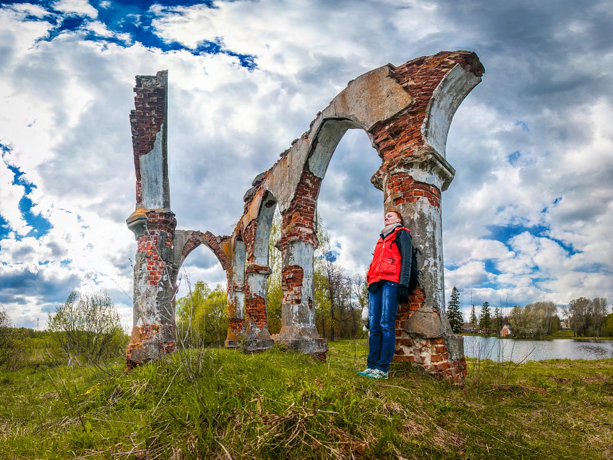 Музыкальный павильон напротив замка Храповицкого