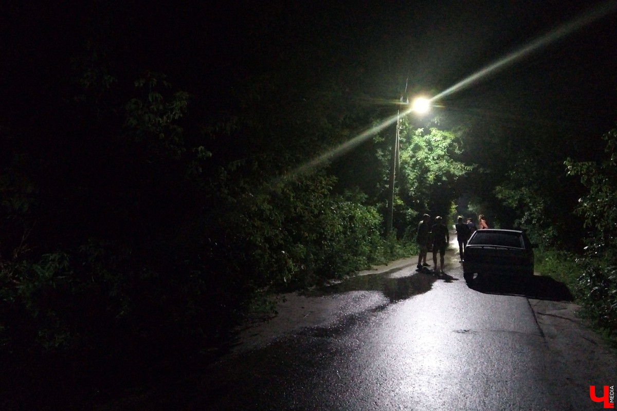 17 июля по телеканалу “Пятница” показали новый выпуск программы “Орел и Решка” во Владимире. Ведущие проехались по области и спрятали в заброшенном доме бутылку с сотней долларов