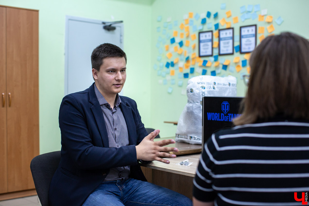 Во Владимире открылась первая в регионе школа киберспорта. Чем в ней занимаются? И только ли играм учатся спортсмены? Интервью с президентом регионального отделения Федерации компьютерного спорта РФ Денисом Подоляко