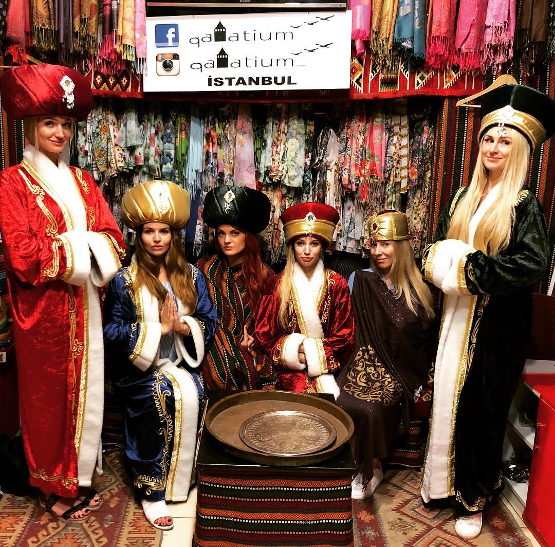 Влада Пайзулаева из Владимира оригинально отметила свой юбилей. Она с шестью подругами отправилась в Грузию, а оттуда в Турцию. Как отрывались девушки - именинница рассказала в интервью