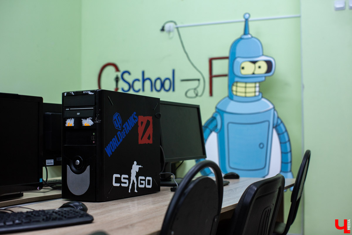 Во Владимире открылась первая в регионе школа киберспорта. Чем в ней занимаются? И только ли играм учатся спортсмены? Интервью с президентом регионального отделения Федерации компьютерного спорта РФ Денисом Подоляко