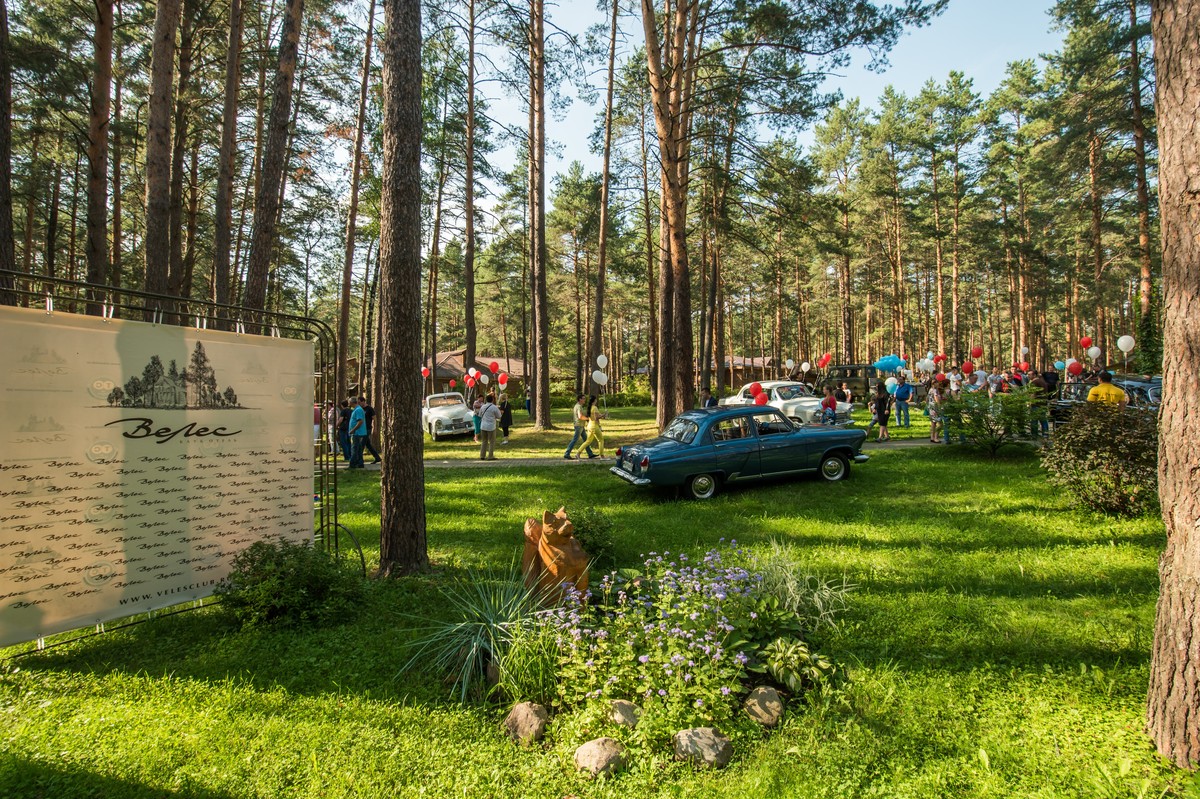 8 сентября в эко-отеле “ВеЛес” пройдет ежегодная выставка - «Ретро-гараж». На ней будут представлены раритетные винтажные автомобили, велосипеды и мотоциклы из частных коллекций