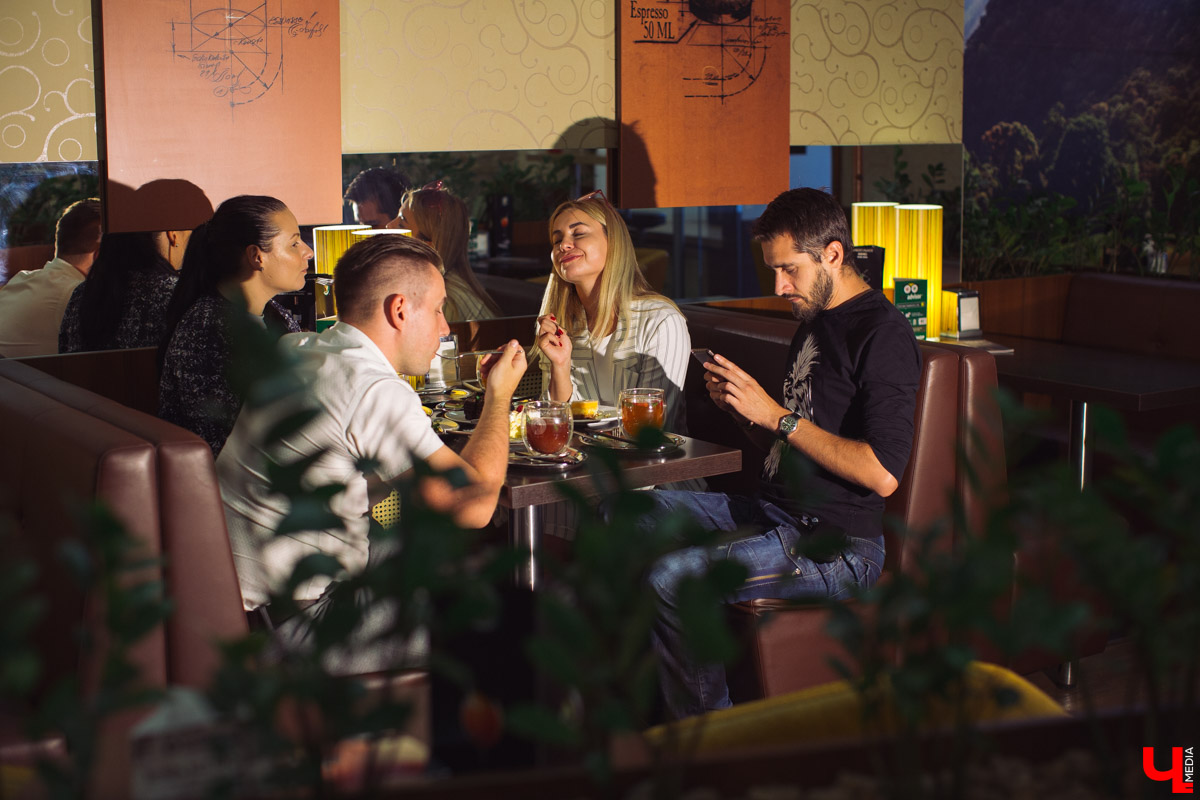 Блогеры из проекта “Инста-ужин” посетили кофейню COFFEESHOP COMPANY во Владимире и попробовали фирменные блюда