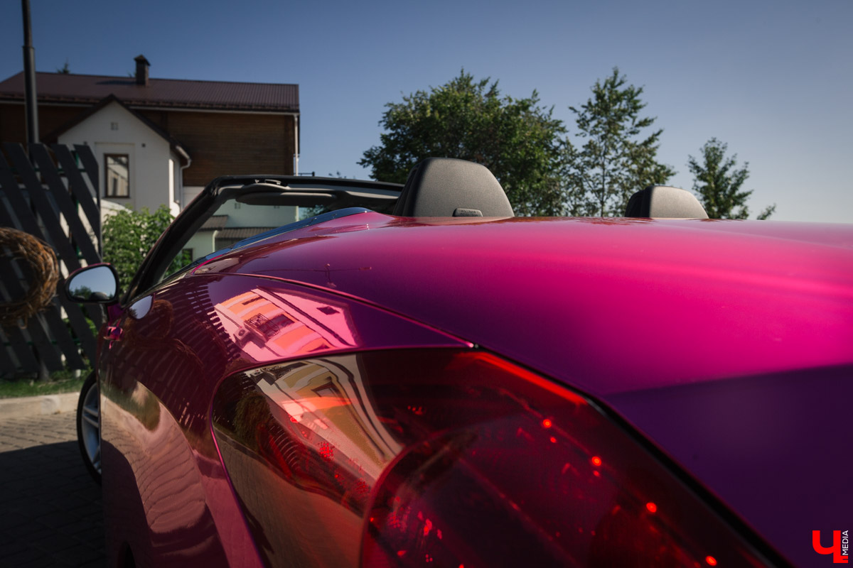 Розовый кабриолет Пежо Маргариты Скарлетт