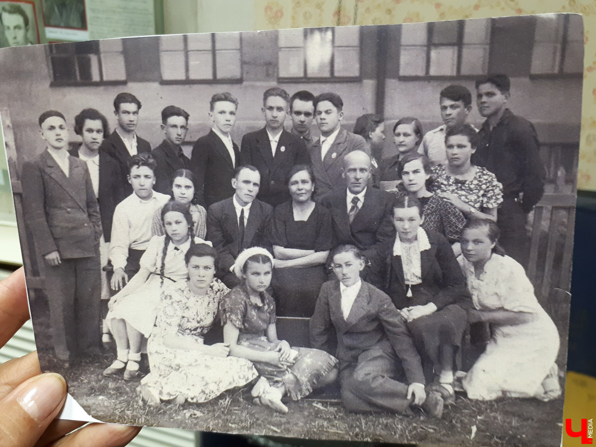 К началу нового учебного года 2018-2019 мы подготовили экскурс в историю владимирской системы образования. Чему учили 200 лет назад, что со временем менялось, и какими были школы в советские годы