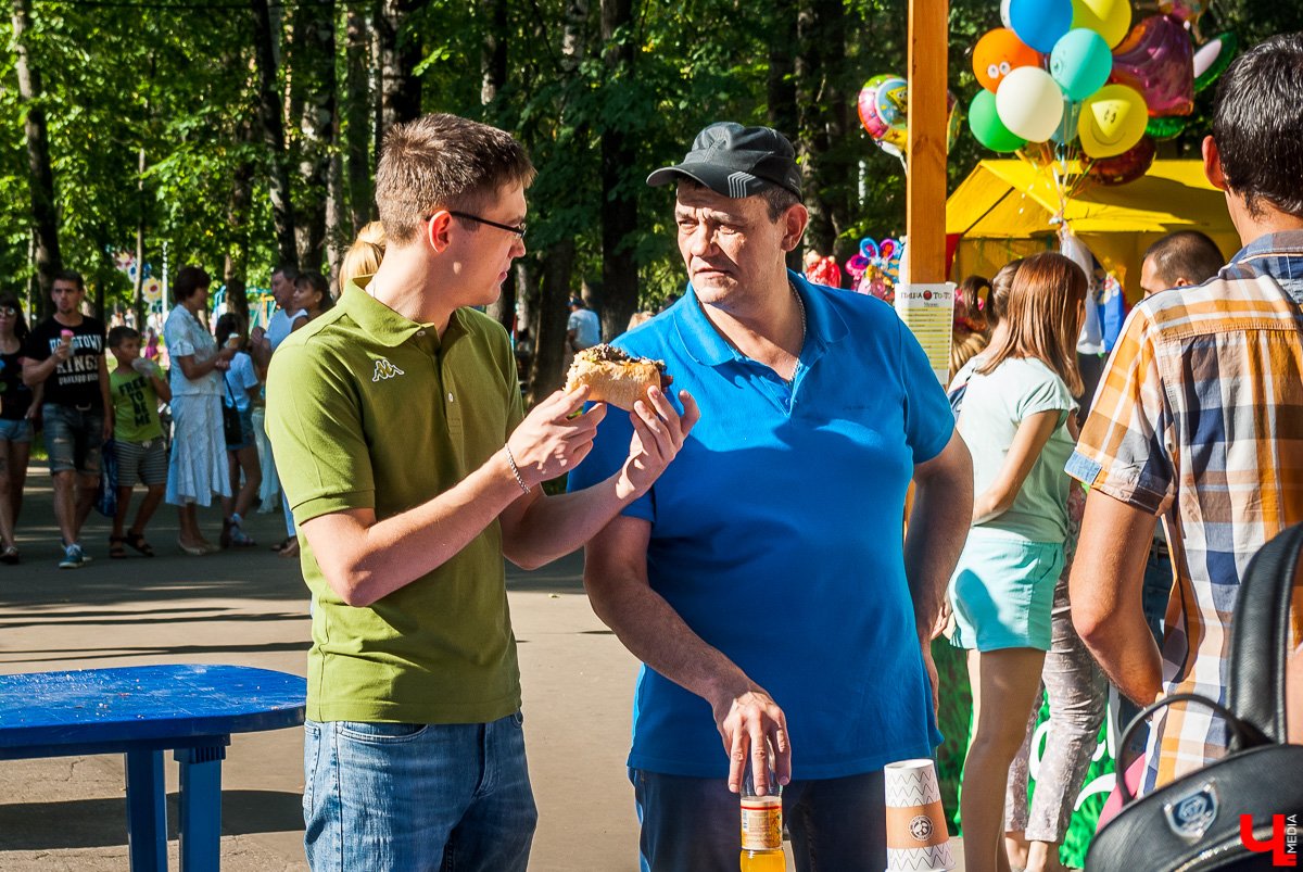 26 августа в Коврове прошёл гастрономический фестиваль «СамБыЕл». В нем приняло участие 7 ресторанов, удивлявших гостей оригинальными блюдами