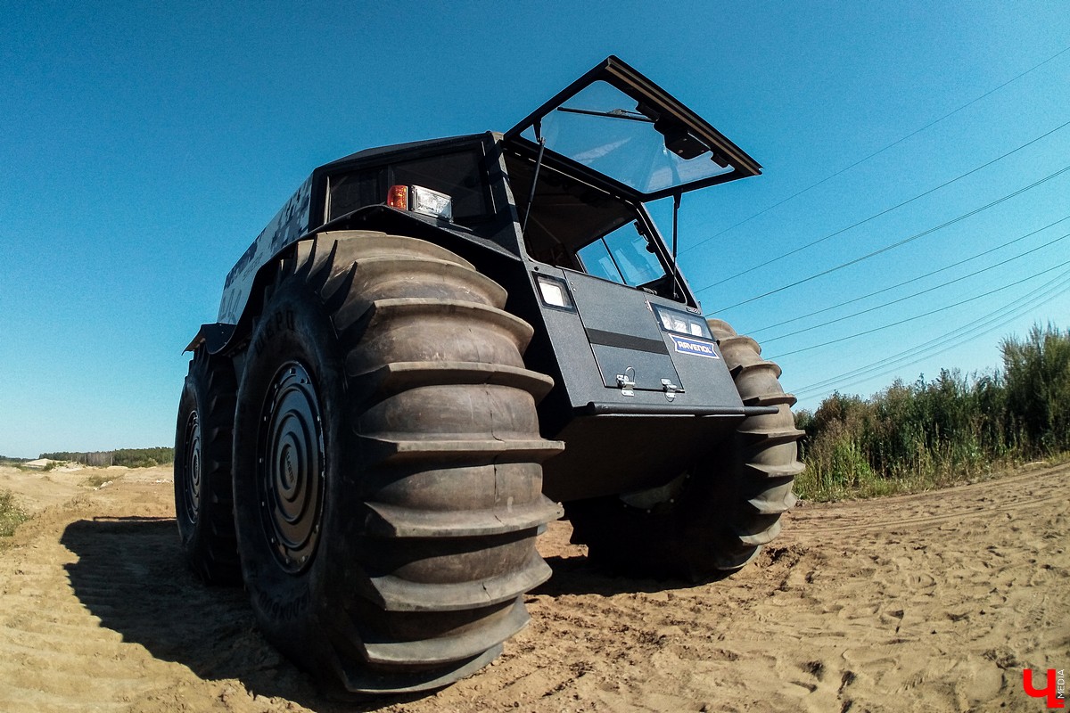 11 августа во Владимире прошел тест-драйв вездехода “Шерп”. Мы прокатились на борту и выяснили, на что способна отечественная техника