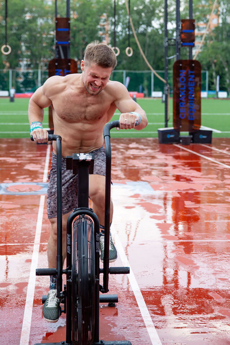 С 20 по 22 июля владимирский спортсмен Александр Ильин принимал участие в Чемпионате России по функциональному многоборью. По результатам соревнования атлет занял второе место