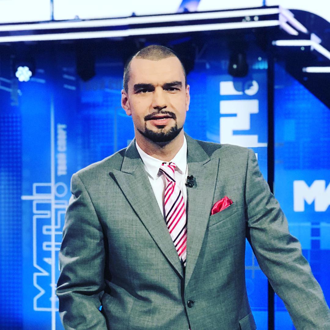 Известный телеведущий и спортивный комментатор Дмитрий Матеранский дал корреспонденту “Ключ-Медиа” интервью о работе в клубе NBA, семье и родном городе Владимир