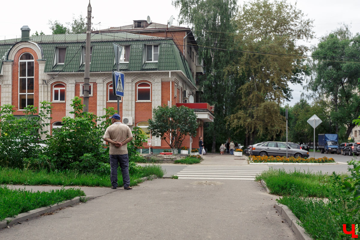 Корреспондент “Ключ-Медиа” прогулялась по улице Северной с двумя жительницами Владимира. Жена и мама малыша, а также не обремененная семейными обязательствами молодая девушка - обе высказали свою точку зрения о жизни в этом районе