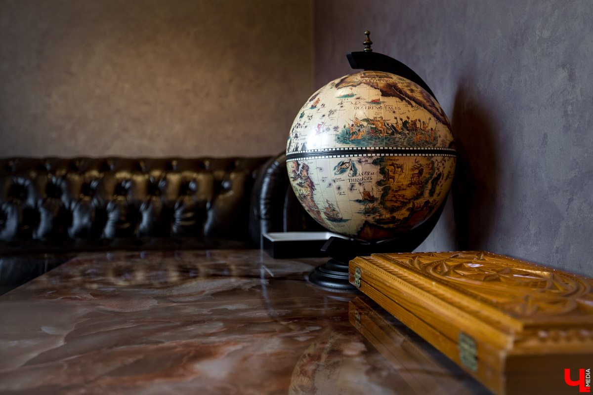 Архитектор-дизайнер Наталья Корешкова провела экскурсию по одному из самых роскошных офисов Владимира, в котором есть даже “золотой” туалет и джакузи