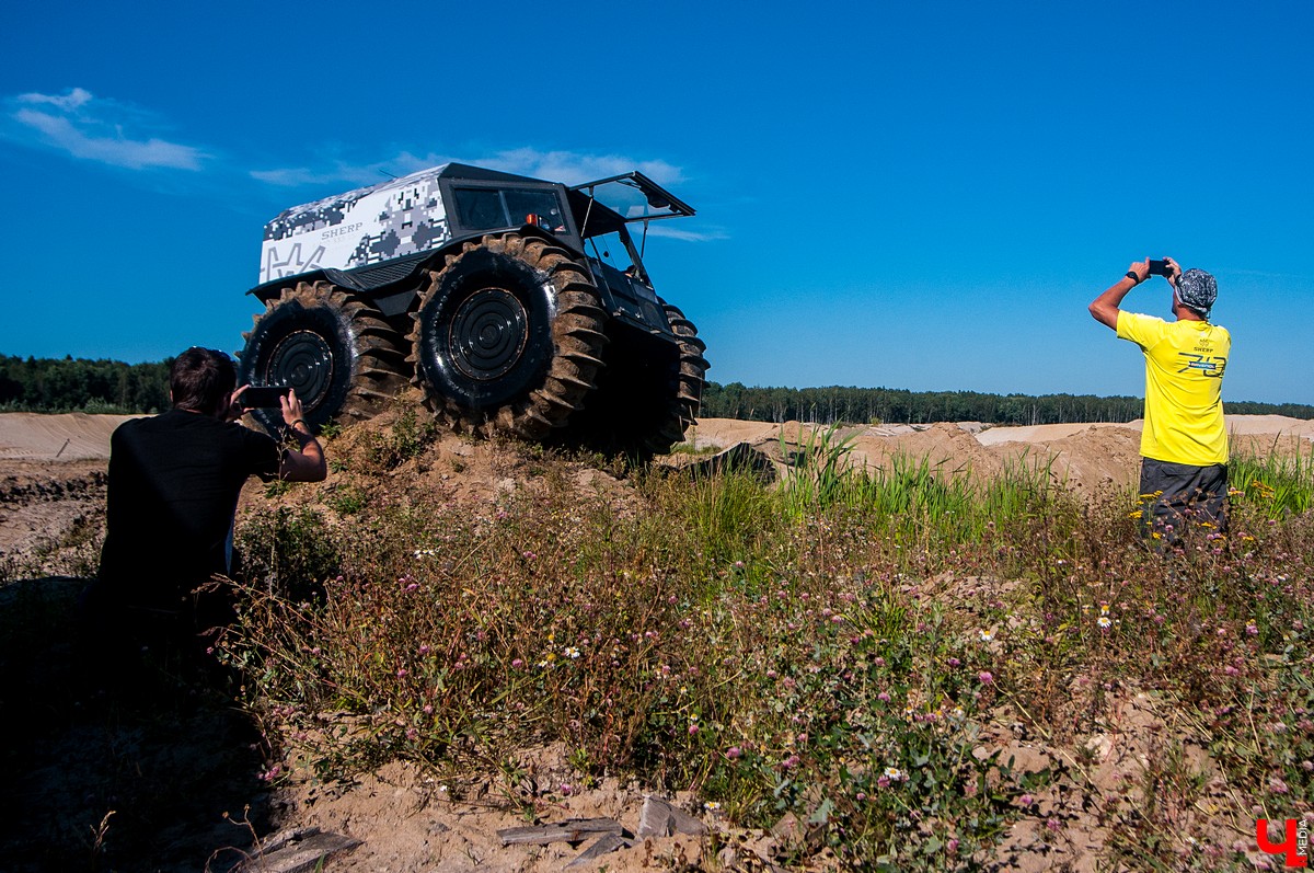 11 августа во Владимире прошел тест-драйв вездехода “Шерп”. Мы прокатились на борту и выяснили, на что способна отечественная техника