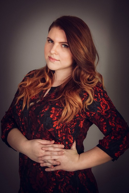 Елена Заватрова