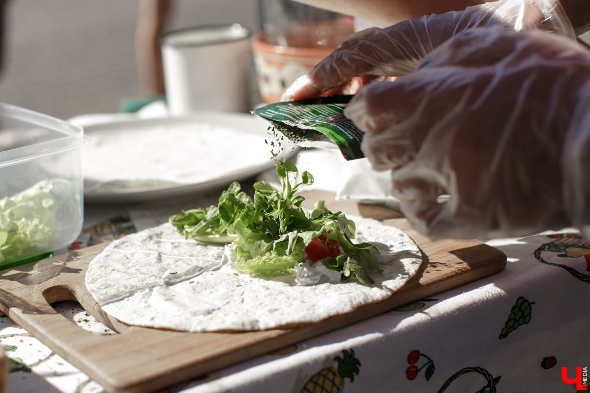 9 августа во Владимире прошла очередная акция в поддержку приближающегося Ресторанного дня. У памятника Диктору Левитану был открыт ресторан Лепёха-Лепёха