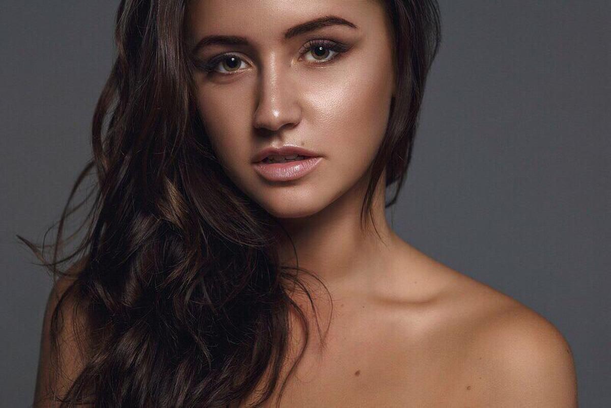 Фотоконкурс “Девушка года” продолжается. Сегодня мы с вами познакомимся с еще одной претенденткой на звание “Девушка июля”. Зовут ее Вера Поповиченко