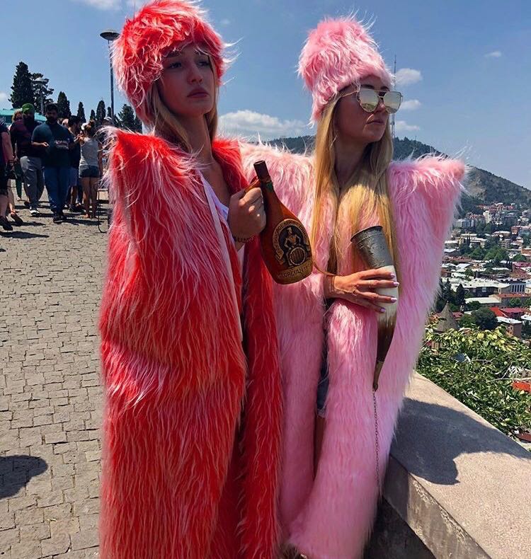 Влада Пайзулаева из Владимира оригинально отметила свой юбилей. Она с шестью подругами отправилась в Грузию, а оттуда в Турцию. Как отрывались девушки - именинница рассказала в интервью