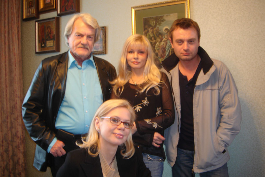 Сценарист Светлана Пугачева рассказала, как в России снимают кино, откуда в фильмах берутся киноляпы и боится ли она попасть в обзор к Badcomedian