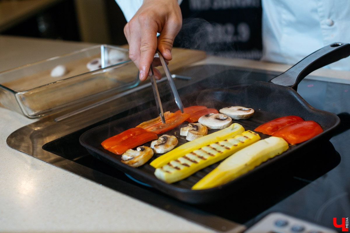 Готовим стейк стриплойн в студии Roulet вместе с шефом Дмитрием Орловским и диджеем Европы плюс Дмитрием Глазковым