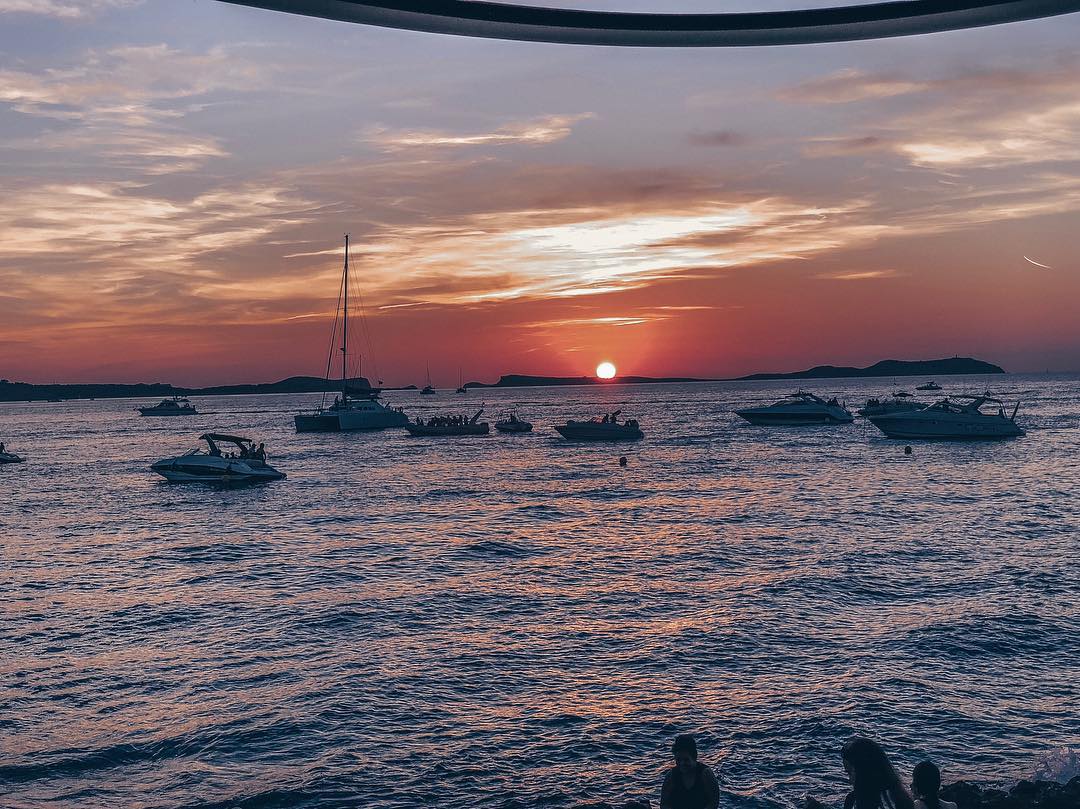 Владимирский диджей Алекс Кокс вернулся с Ибицы и рассказал о лучших, на его взгляд, местах острова. И, конечно, о самых крутых вечеринках