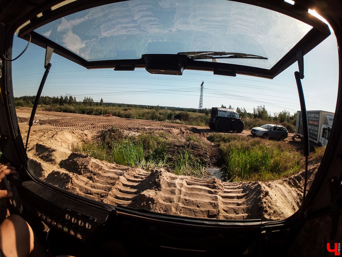 11 августа во Владимире прошел тест-драйв вездехода “Шерп”. Мы прокатились на борту и выяснили, на что способна отечественная техника